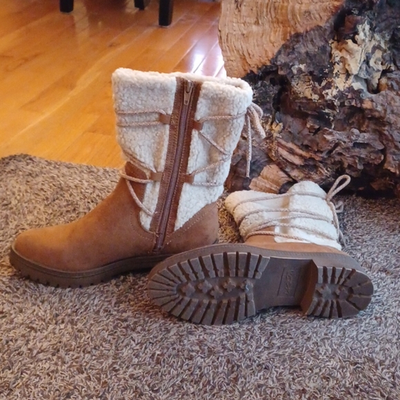 Boots - Picture 2 of 2